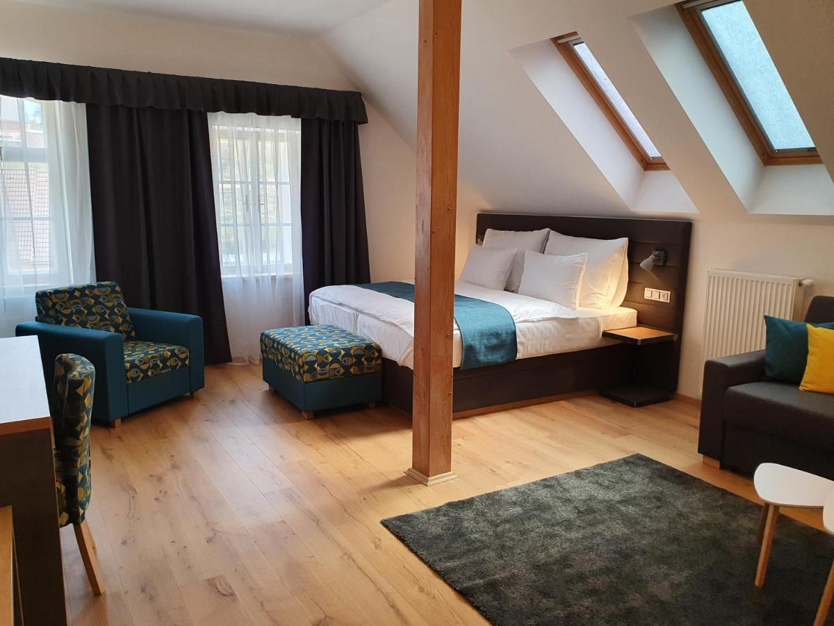 Hotel Kortus Jetrichovice  Bagian luar foto